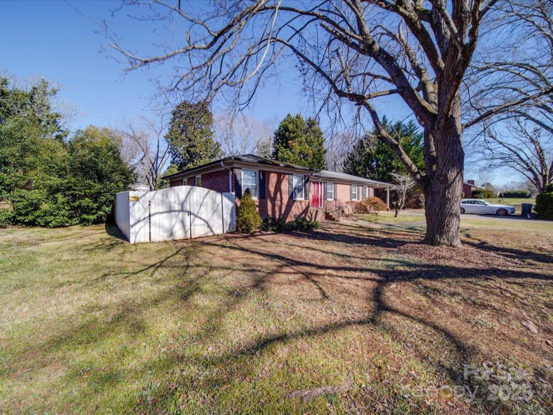 Property image 3 at 2918 Imperial Drive, Gastonia, NC 28054