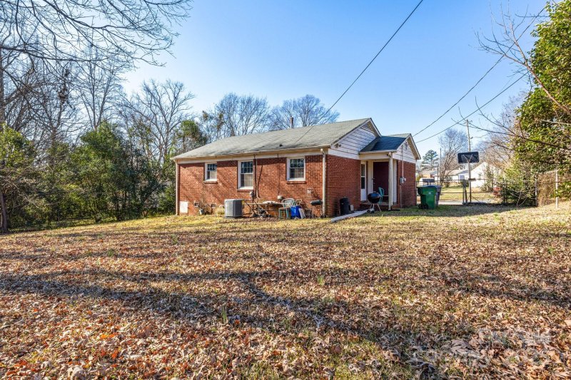 Property image 3 at 2919 Bellaire Drive, Charlotte, NC 28216