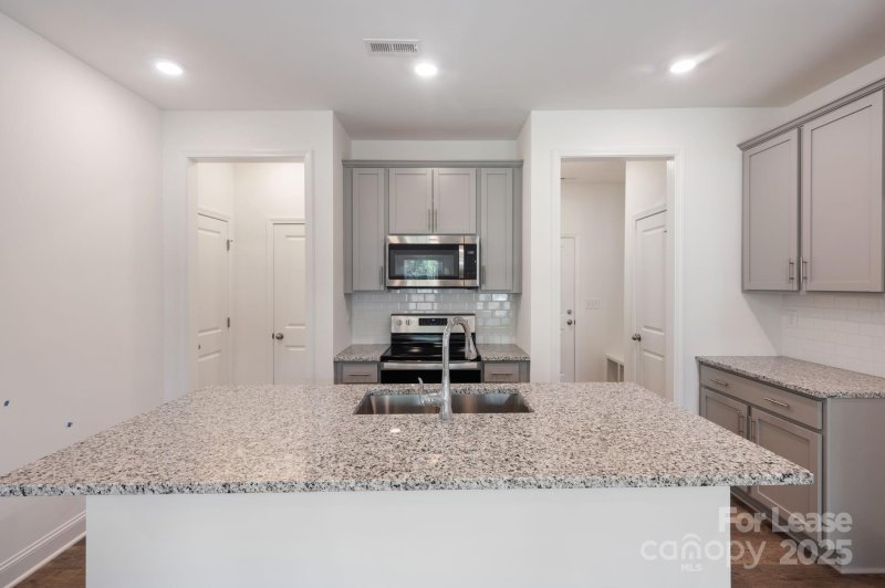 Property image 4 at 4025 Crooked Spruce Court, Matthews, NC 28105