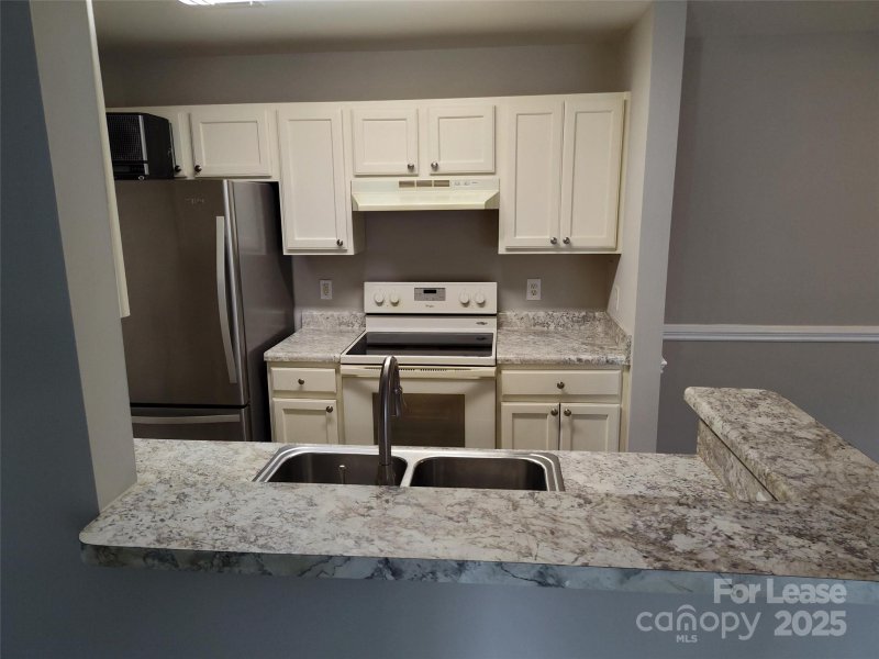 Property image 3 at 8020 Tremaine Court, Charlotte, NC 28227