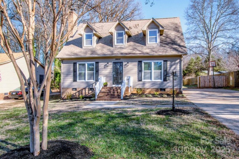 Property image 3 at 19602 Shevington Drive, Cornelius, NC 28031