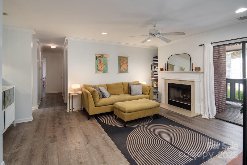 Property image 3 at 4930 Sardis Road, Charlotte, NC 28270