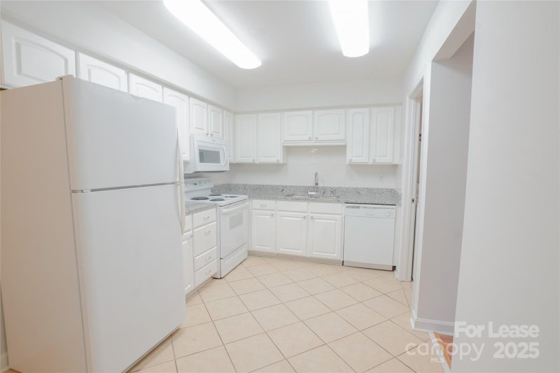 Property image 5 at 8305 Meadow Lakes Drive, Charlotte, NC 28210