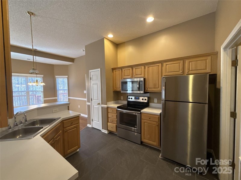 Property image 4 at 2004 Conifer Circle, Charlotte, NC 28213