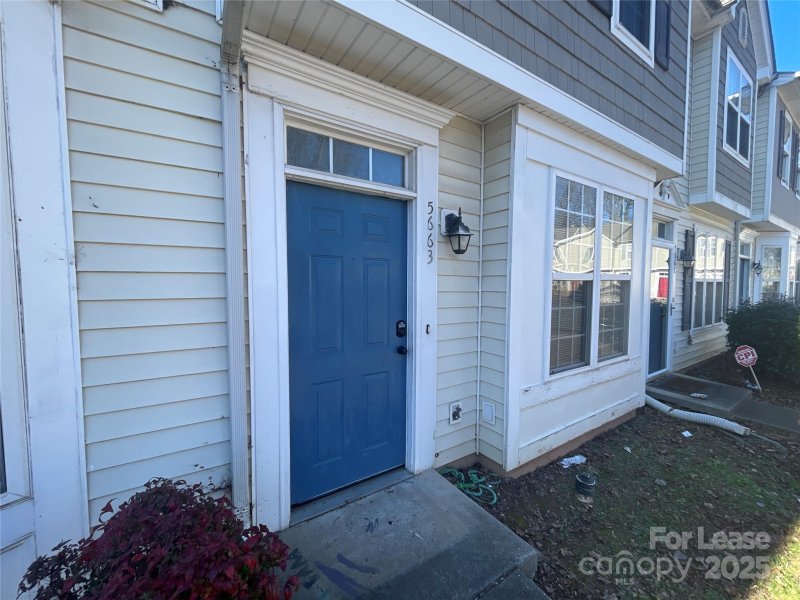 Property image 3 at 5663 Seths Drive, Charlotte, NC 28269