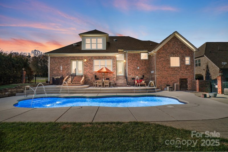 2444 Shiny Leaf Drive