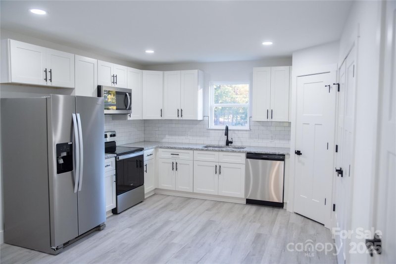 Property image 4 at 1320 1322 Main Avenue, Hickory, NC 28602