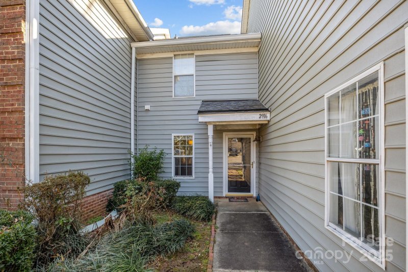Property image 3 at 2916 Iron Gate Lane, Charlotte, NC 28212