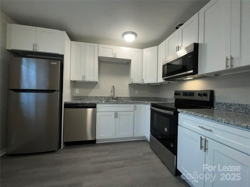 Property image 4 at 617 Blendwood Drive, Charlotte, NC 28215