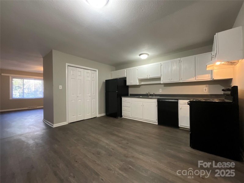 Property image 5 at 4608 Highlake Drive, Charlotte, NC 28215