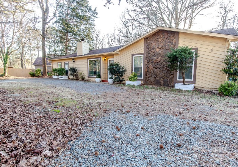 Property image 2 at 6401 Woodbridge Road, Charlotte, NC 28227