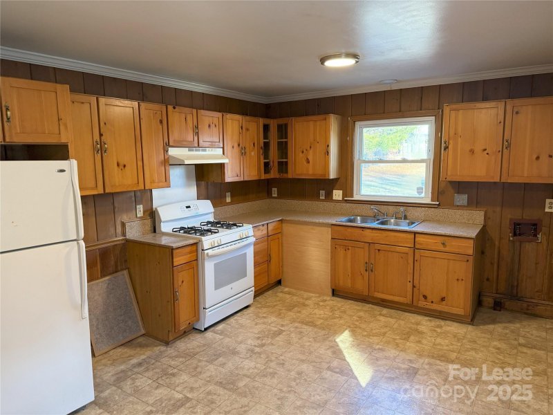 Property image 4 at 3601 Crestridge Drive, Charlotte, NC 28217