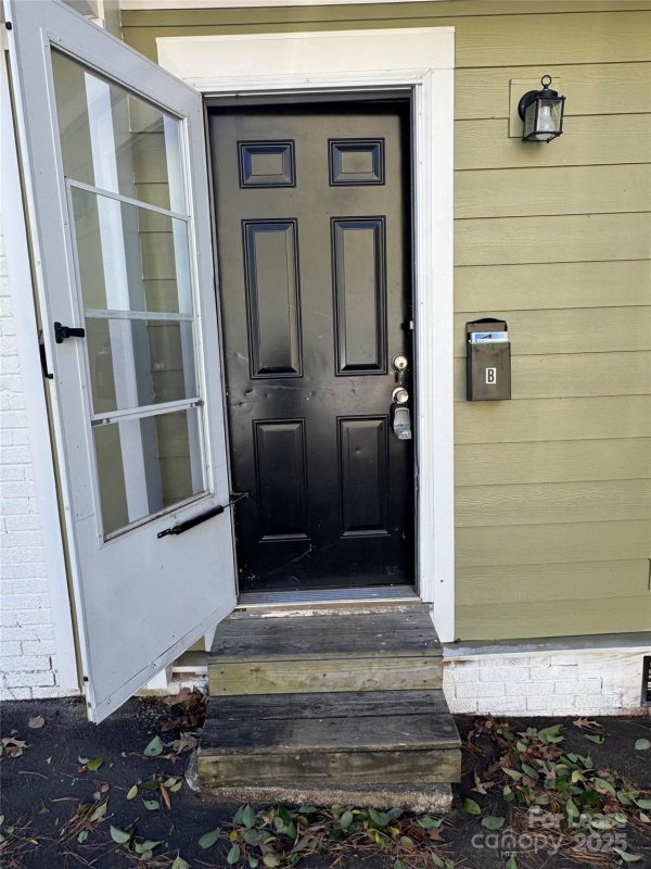 Property image 3 at 3805 Miriam Drive, Charlotte, NC 28205