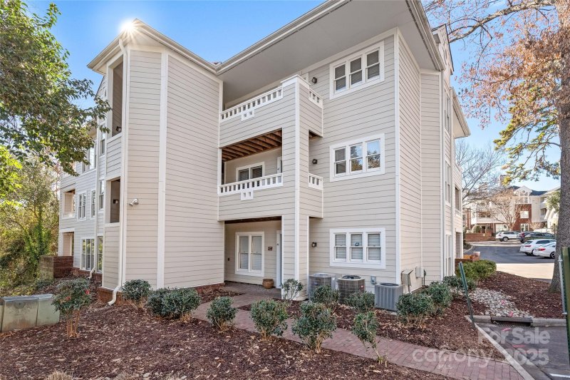 Property image 2 at 2715 Selwyn Avenue, Charlotte, NC 28209