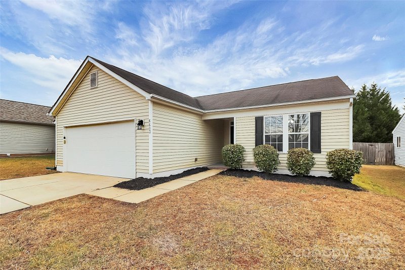 Property image 2 of 6603 Wandering Creek Drive in Oakdale Green, Charlotte, NC 28216