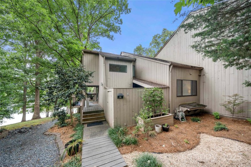 59 Ridgeport Road