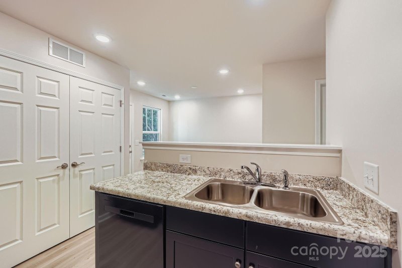 Property image 3 of 1750 J Julian Lane in Northampton, Charlotte, NC 28208