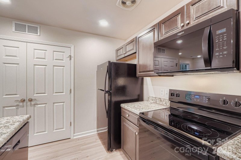 Property image 2 of 1754 J Julian Lane in Northampton, Charlotte, NC 28208