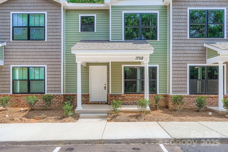 Northampton, Charlotte Community