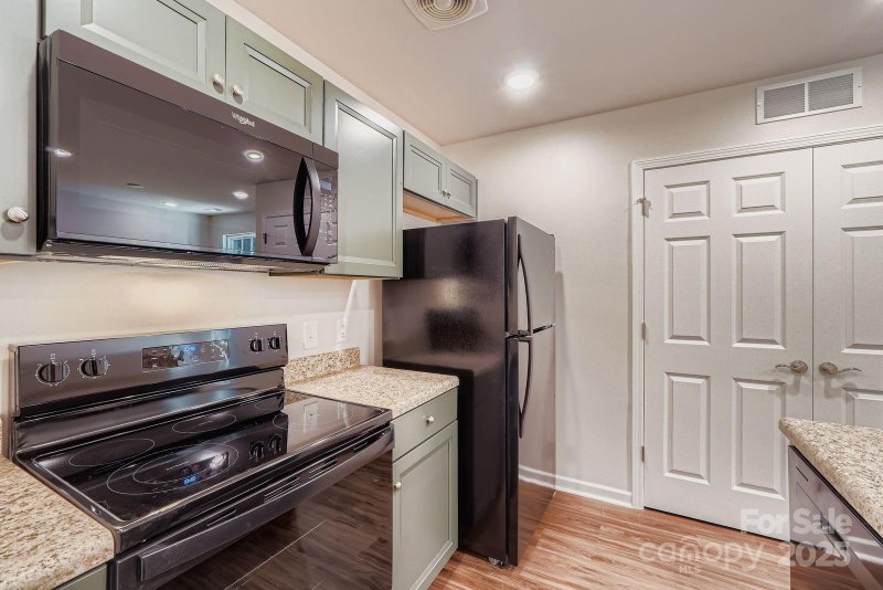 Property image 2 of 1758 J Julian Lane in Northampton, Charlotte, NC 28208