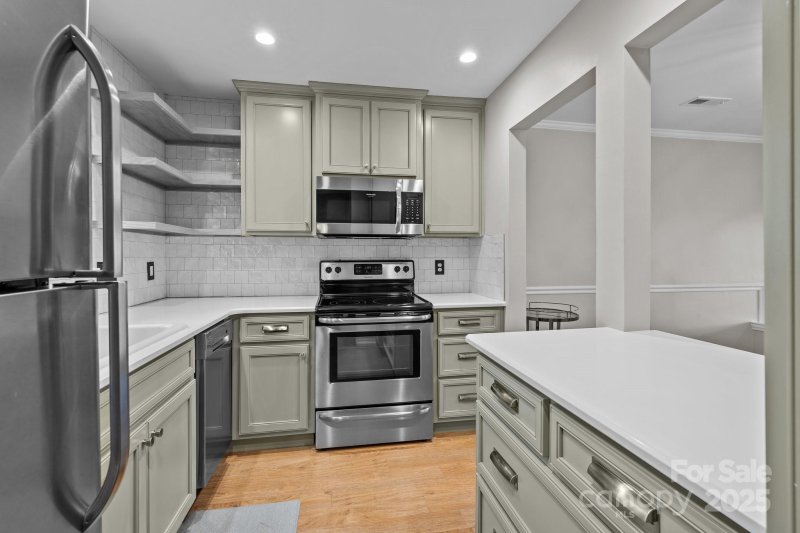 Property image 4 at 2719 Selwyn Avenue, Charlotte, NC 28209