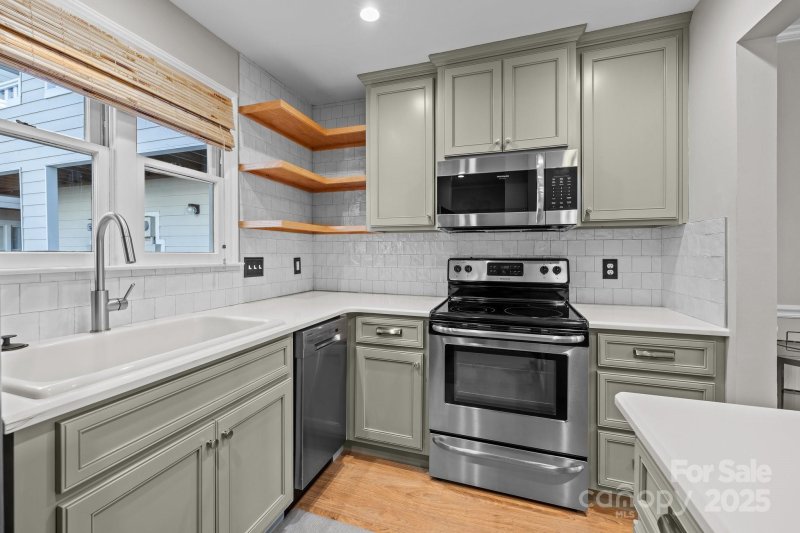 Property image 5 at 2719 Selwyn Avenue, Charlotte, NC 28209