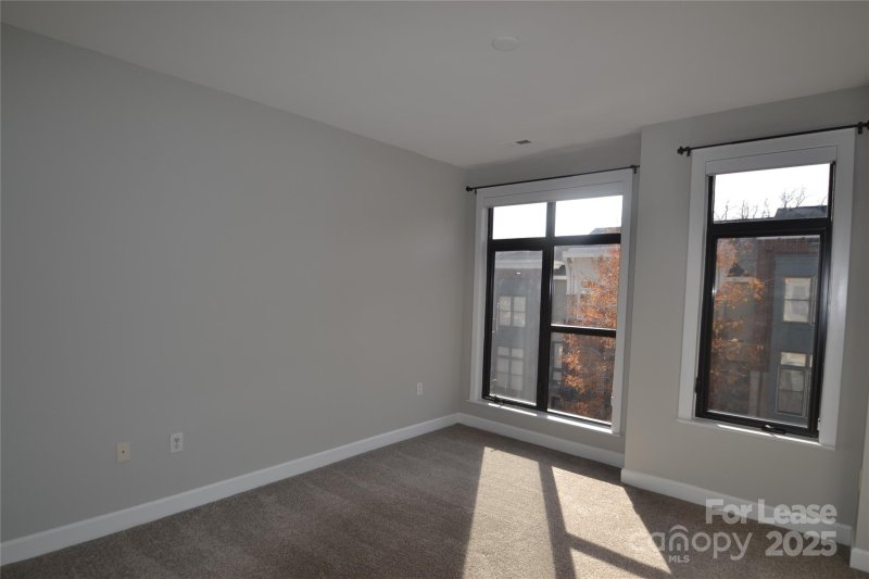Property image 3 at 639 E 10th Street, Charlotte, NC 28202