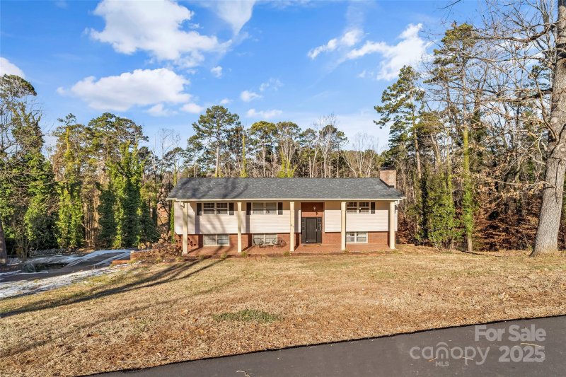 Property image 3 at 261 Skyline Road, Hickory, NC 28601