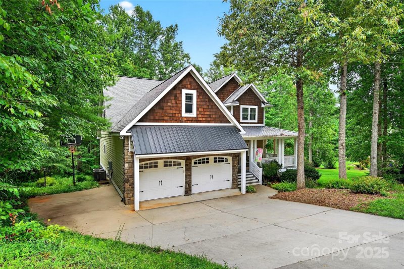 Property image 2 of 53 Sovereign Lane in Monarch Estates, Fairview, NC 28730