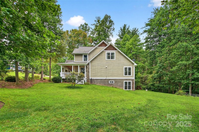 Property image 4 of 53 Sovereign Lane in Monarch Estates, Fairview, NC 28730