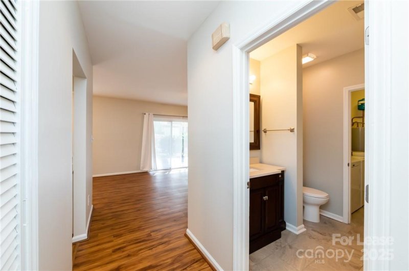 Property image 4 at 3306 Selwyn Farms Lane, Charlotte, NC 28209