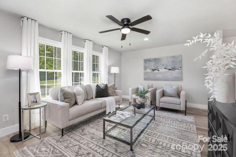 Property image 2 at 6762 Glenmoor Drive, Charlotte, NC 28214