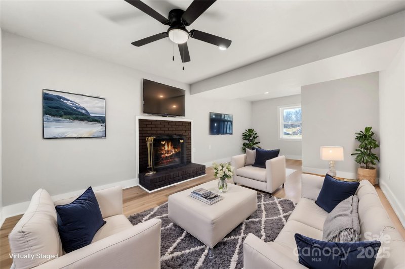 Property image 3 at 6762 Glenmoor Drive, Charlotte, NC 28214