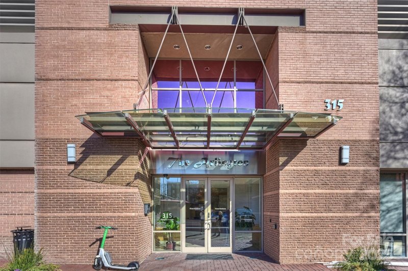 Property image 3 at 315 Arlington Avenue, Charlotte, NC 28203
