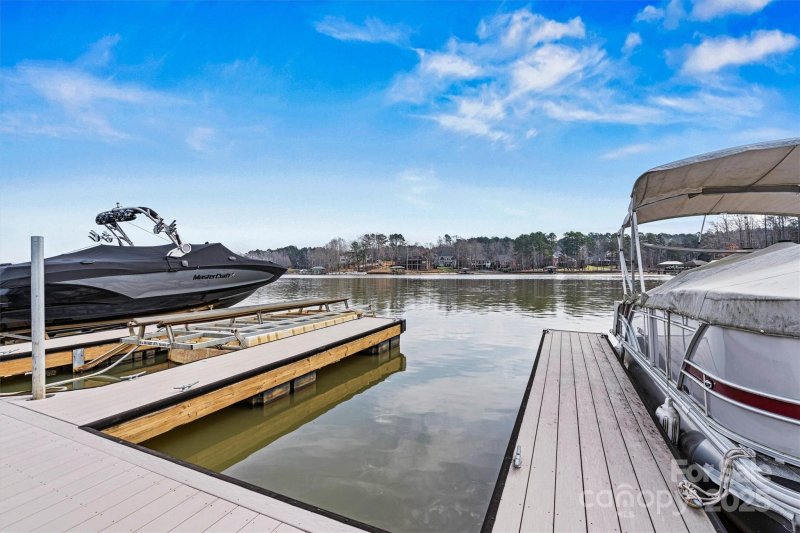 Property image 2 of 2220 Capes Cove Drive in Northview Harbour, Sherrills Ford, NC 28673