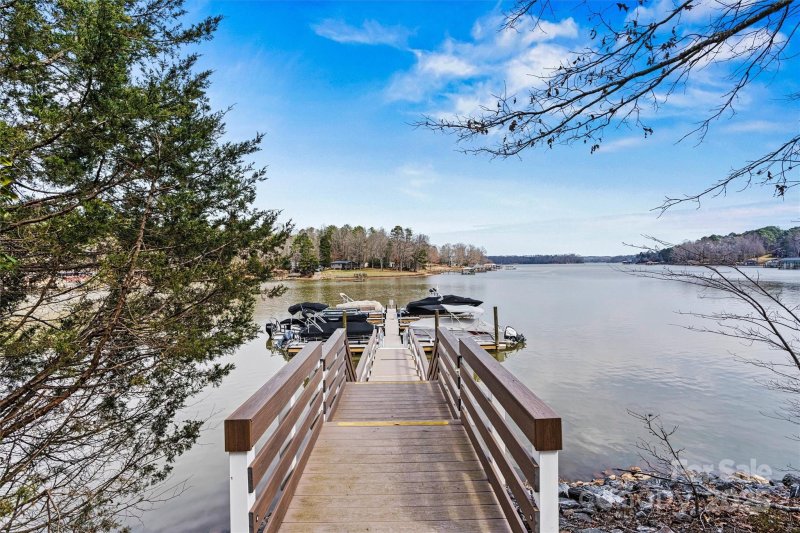 Property image 3 of 2220 Capes Cove Drive in Northview Harbour, Sherrills Ford, NC 28673