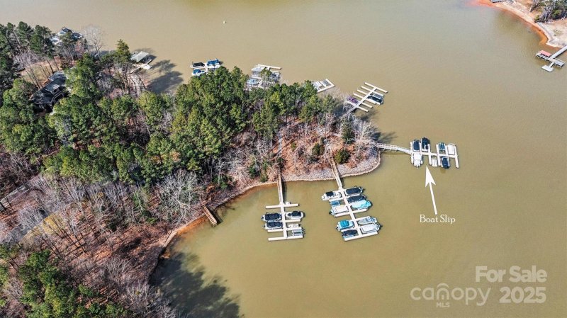 Property image 4 of 2220 Capes Cove Drive in Northview Harbour, Sherrills Ford, NC 28673