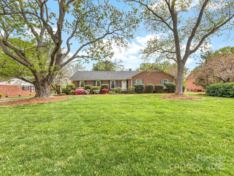 Property image 2 at 512 Holiday Road, Gastonia, NC 28054