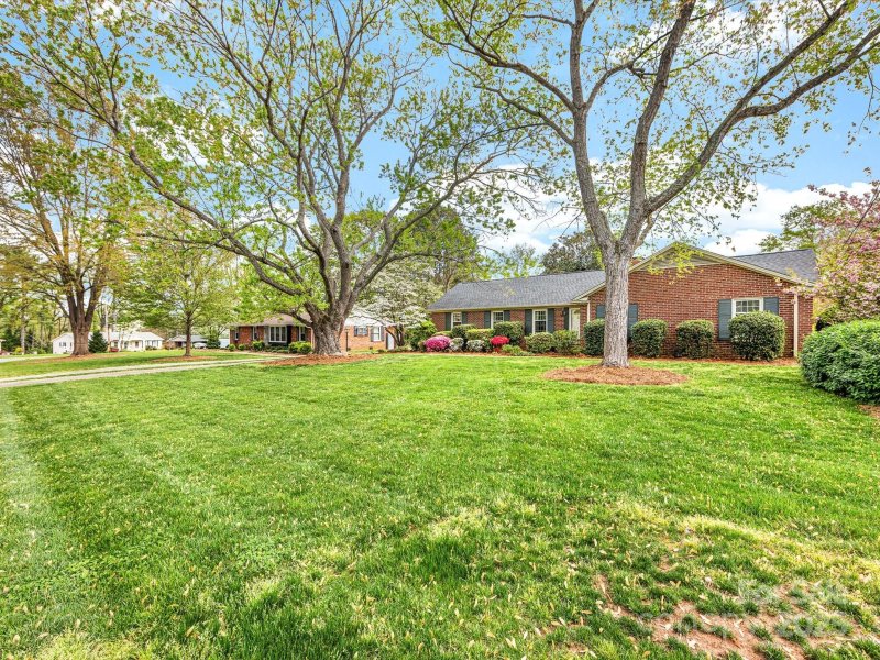 Property image 3 at 512 Holiday Road, Gastonia, NC 28054