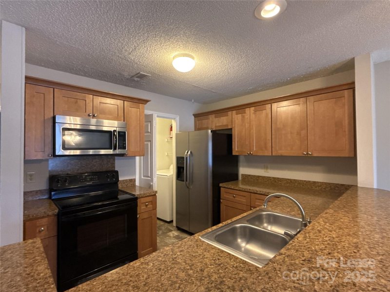 Property image 4 at 9041 J M Keynes Drive, Charlotte, NC 28262