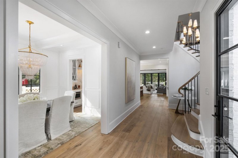 Property image 5 of 2714 Selwyn Avenue in Myers Park, Charlotte, NC 28209