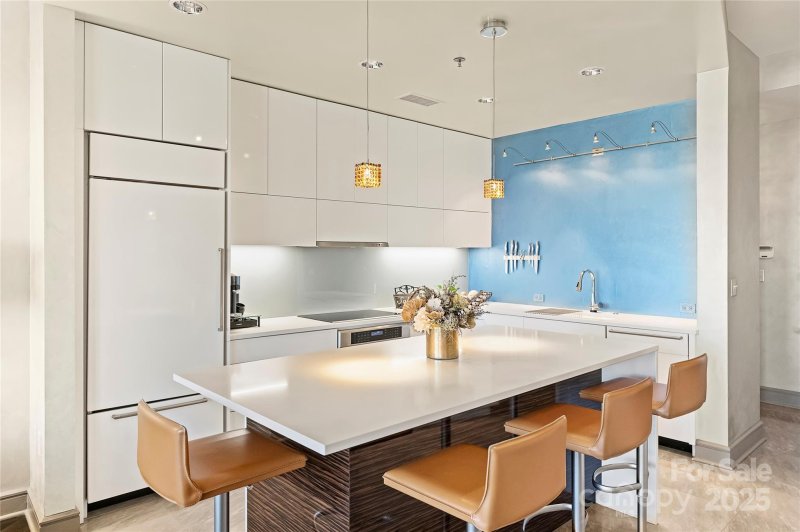 Property image 3 at 333 W Trade Street, Charlotte, NC 28202