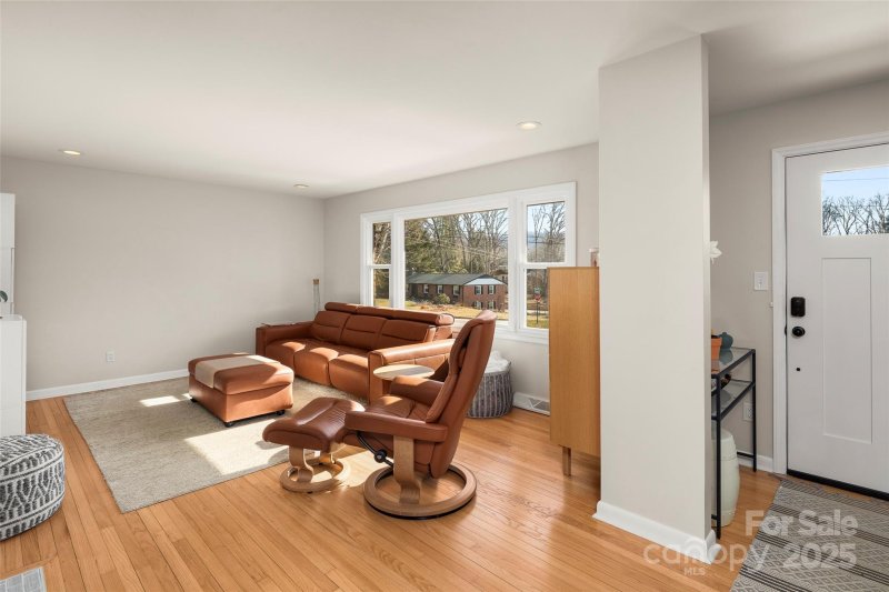 Property image 4 at 18 Oakwilde Drive, Asheville, NC 28803