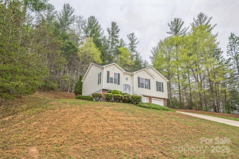 Property image 3 of 240 Doe Run in River Glen, Morganton, NC 28655
