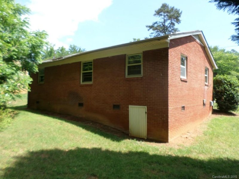 Property image 3 at 209 Point Circle, Belmont, NC 28012