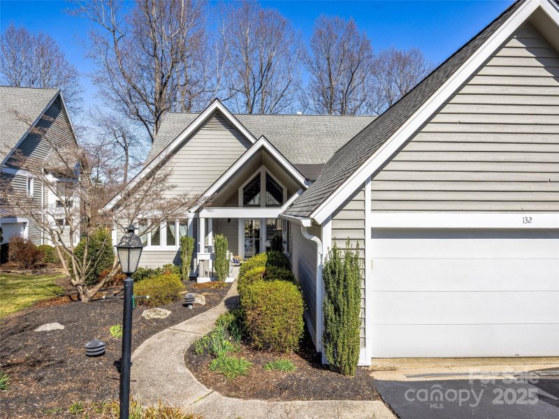 Property image 3 of 132 Overlook Drive in Kenmure, Flat Rock, NC 28731