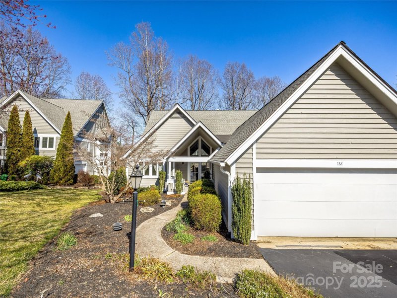 Property image 4 of 132 Overlook Drive in Kenmure, Flat Rock, NC 28731