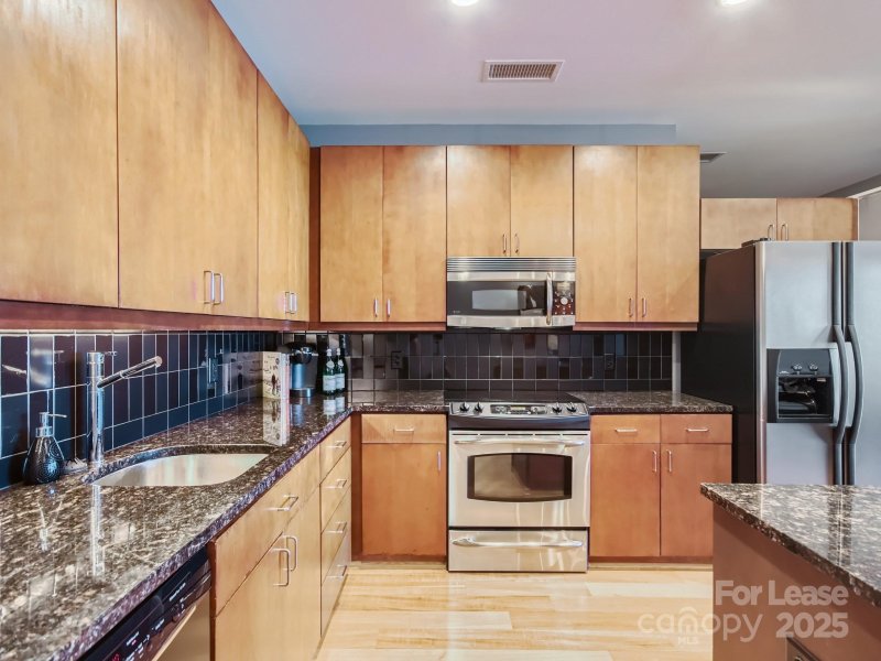 Property image 3 at 333 W Trade Street, Charlotte, NC 28202