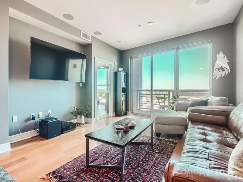 Property image 4 at 333 W Trade Street, Charlotte, NC 28202