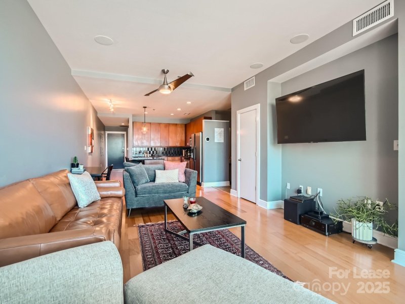 Property image 5 at 333 W Trade Street, Charlotte, NC 28202